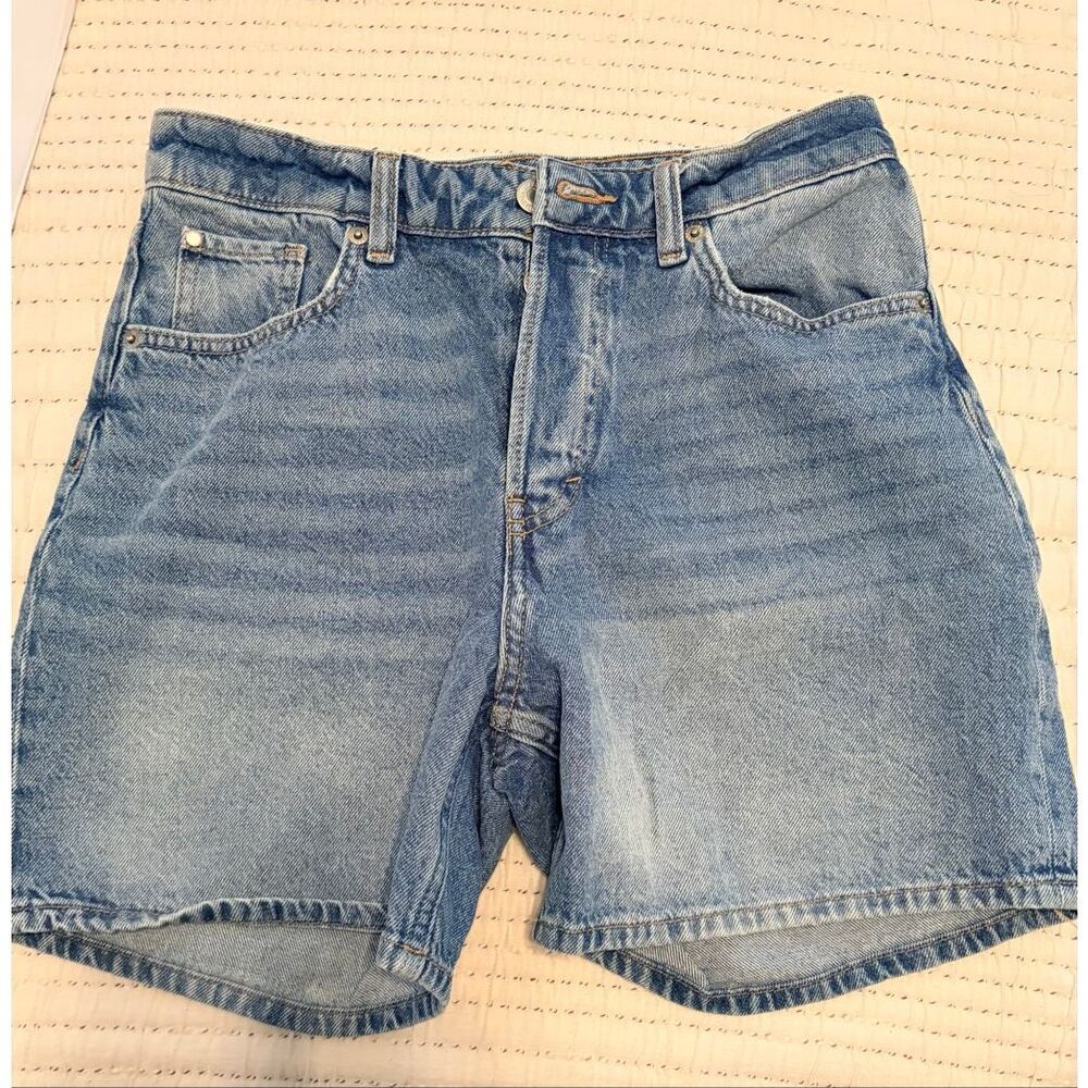H&M &Denim High Rise Bermuda Shorts US 4 Light Wash Denim Mom Jean Shorts Casual